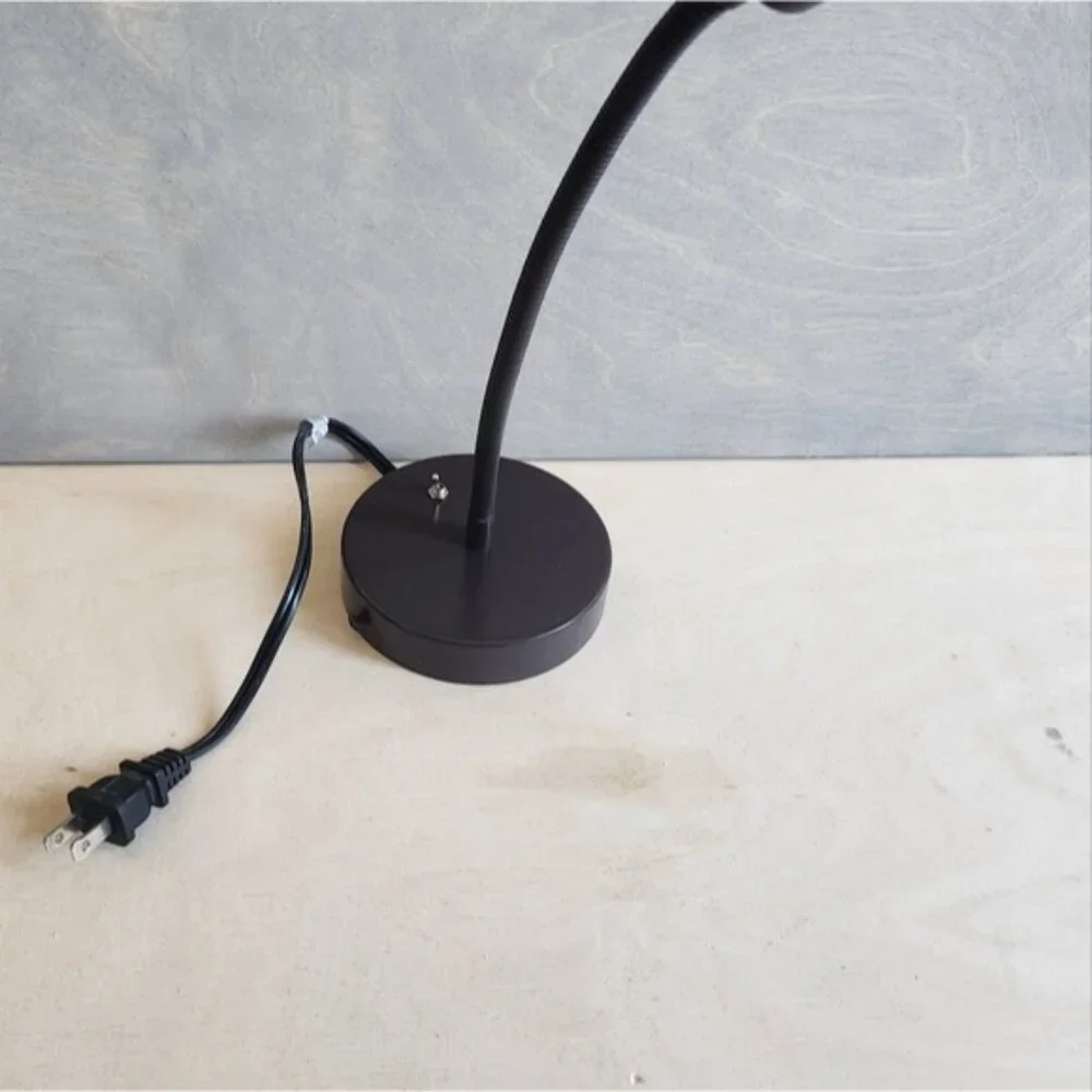 Wall‎ Mounted Plug In Adjustable Reading Lamp - Picture 4 of 10